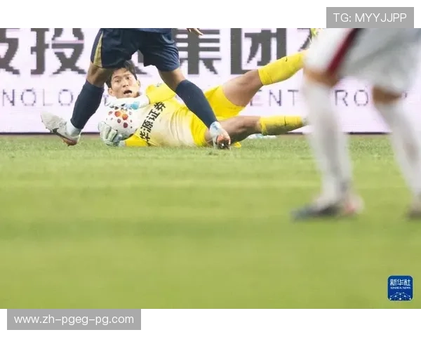 半场战报武汉三镇0-0成都蓉城双方激烈争抢却威胁攻势不多